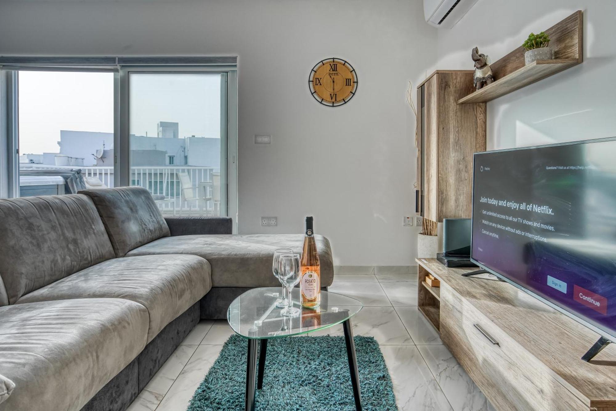 Poseidon Court Penthouse Superior Apartment Сейнт Полс Бей Екстериор снимка