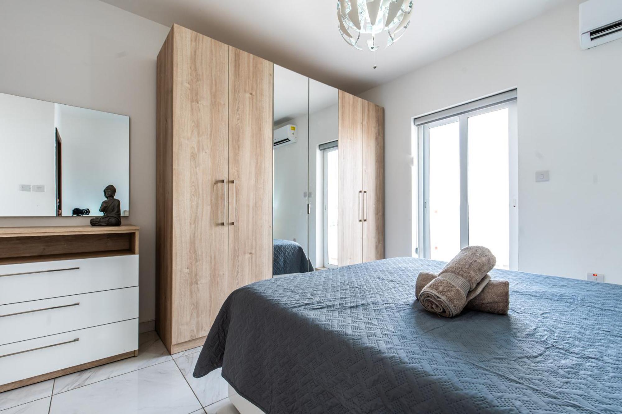 Poseidon Court Penthouse Superior Apartment Сейнт Полс Бей Екстериор снимка